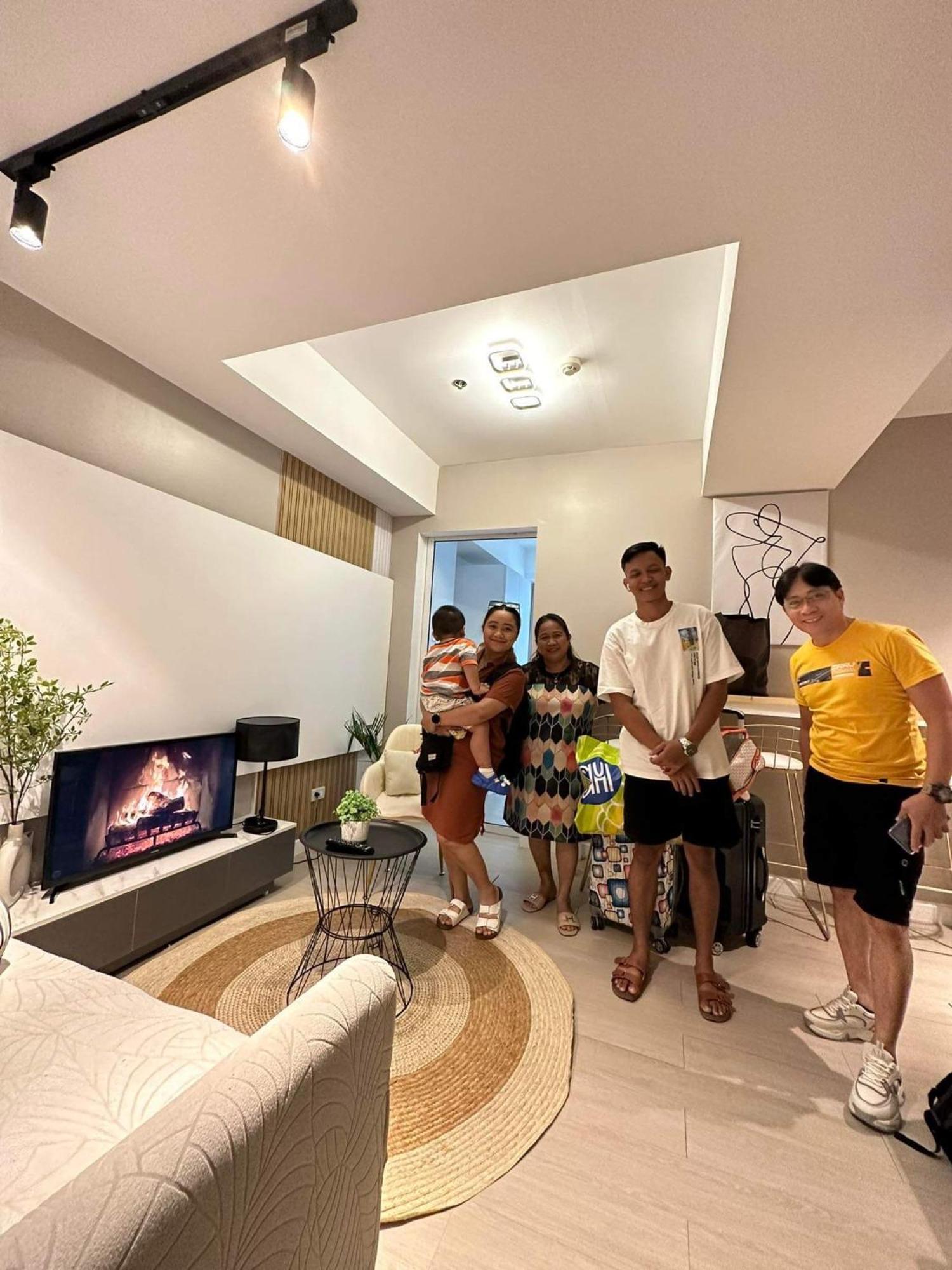 Azure Urban Resort Residence R&C - Paranaque Манила Экстерьер фото